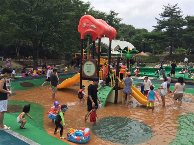 지난해 포항시 북구 흥해읍 도음산 산리문화수련장에 설치된 야외 물놀이장 모습. 포항시 제공