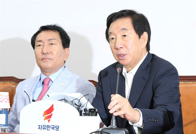 김성태 자유한국당 당대표 권한대행이 6일 오전 국회에서 열린 원내대책회의에서 발언하고 있다. 연합뉴스