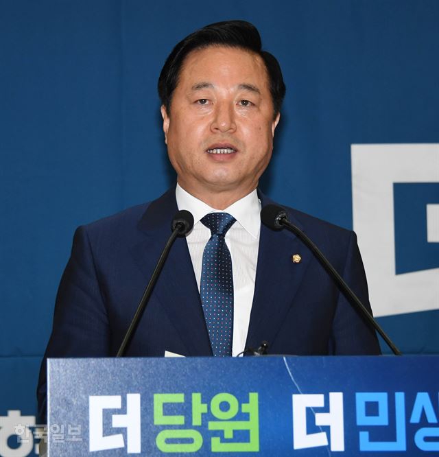 김두관 더불어민주당 의원이 19일 국회 의원회관에서 8.25 전당대회 당대표 경선 출마를 선언하고 있다. 오대근 기자 inliner@hankookilbo.com