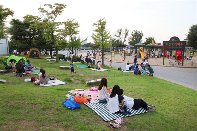 경북 구미시 임수동 동락공원에 다음 달 초 대구·경북지역에서 처음으로 공공 반려견 놀이터가 문을 연다. 추종호기자 choo@hankookilbo.com