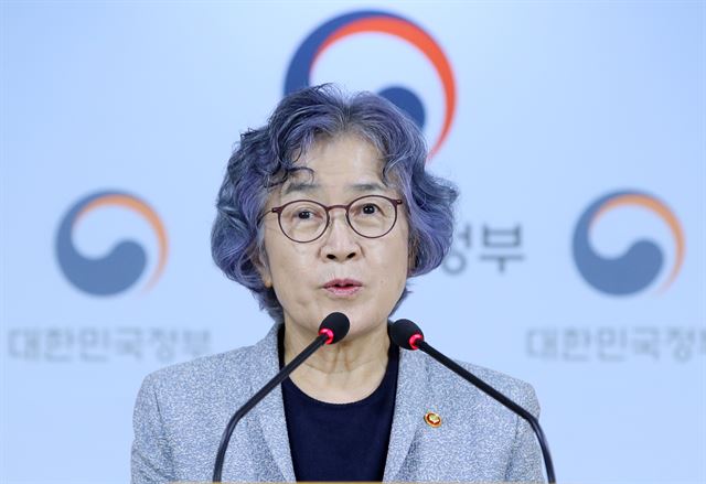 박은정 국민권익위원장이 26일 종로구 정부서울청사에서 공공기관 해외출장 지원 실태 점검 결과에 대해 발표하고 있다. 연합뉴스