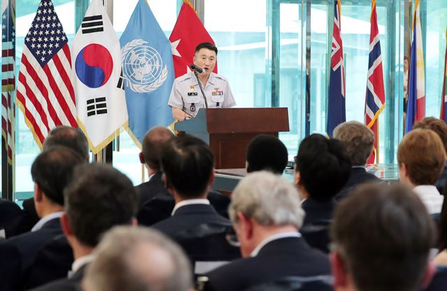 신상범 군사정전위원회 수석대표가 27일 오후 경기도 파주 판문점 자유의집에서 열린 '65주년 정전협정 조인 기념식'에서 기념사를 하고 있다. 판문점=사진공동취재단