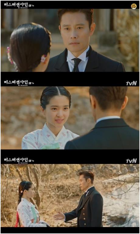 ‘미스터 션샤인’ 김태리가 이병헌과 악수했다. tvN 캡처