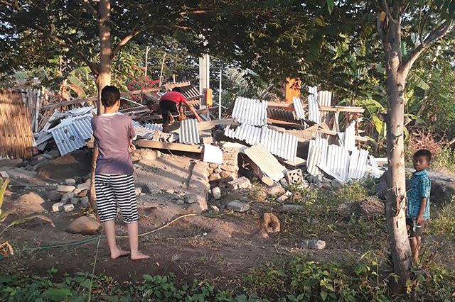 29일(현지시간) 규모 6,4 지진이 발생한 인도네시아 롬복 롬복섬 린자니 화산 인근 일대. AFP 연합뉴스