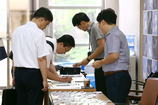 23일 오전 경기도 고양시 사법연수원에서 열린 양승태 전 대법원장 시절 사법행정권 남용 의혹 문건 원본의 공개·열람 여부를 논의하는 전국법관대표회의 2차 임시회의에 대표법관들이 참석하고 있다.연합뉴스