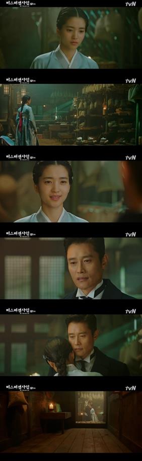 ‘미스터 션샤인’ 김태리가 이병헌에게 달려가 안겼다. tvN 방송 캡처