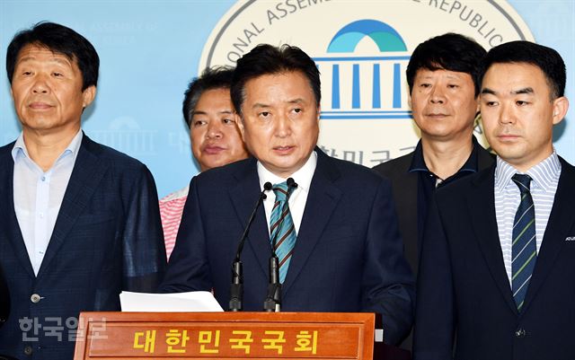 김영환 바른미래당 전 의원이 5일 서울 여의도 국회 정론관에서 당대표 출마선언을 하고 있다./배우한 기자