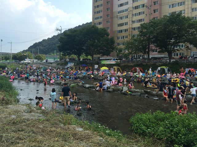 광주 동구 용산동 동산타워 뒤편에 위치한 광주천 물놀이장. 광주시 제공