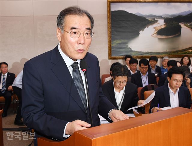 이개호 농림축산식품부 장관 후보자가 9일 서울 여의도 국회에서 열린 농림축산식품해양수산위원회 인사청문회에서 모두발언을 하고 있다. 오대근 기자 inliner@hankookilbo.com