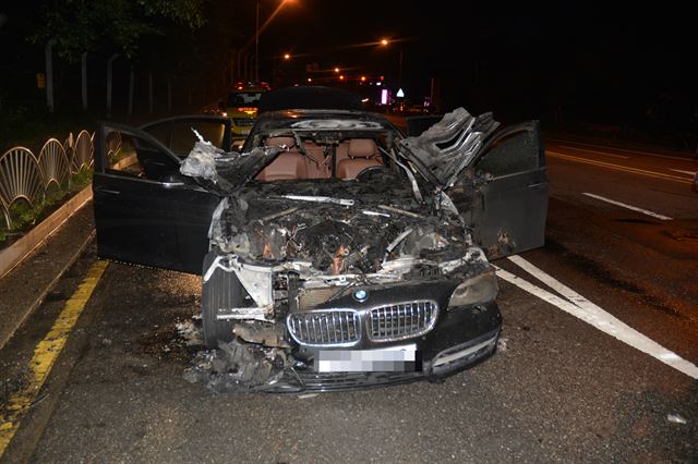 지난 12일 오후 10시 5분쯤 경기 하남시 미사대로에서 광주 방향으로 달리던 2015년식 BMW 520d에서 불이 났다. 연합뉴스