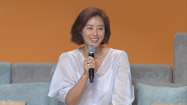 ‘김제동의 톡투유’ 김성령의 몸매관리법이 화제다. JTBC 제공