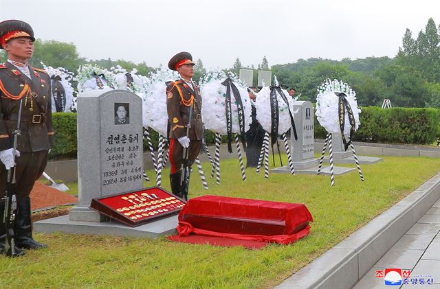 지난 20일 평양 신미리애국열사능에 김영춘 전 인민무력부장이 안장됐다고 조선중앙통신이 21일 보도했다. 평양=조선중앙통신 연합뉴스