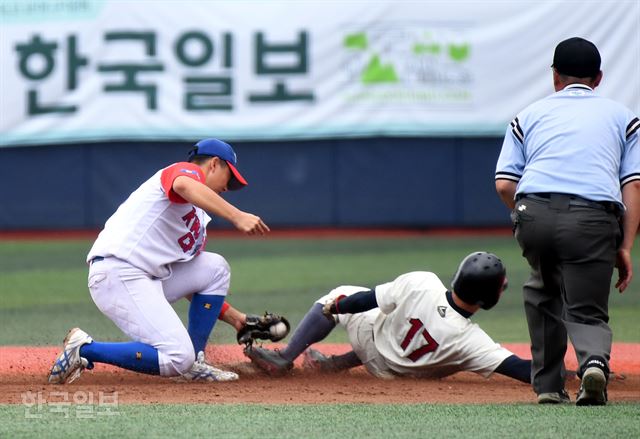 제46회 봉황대기 경기 장면. 한국일보 자료사진