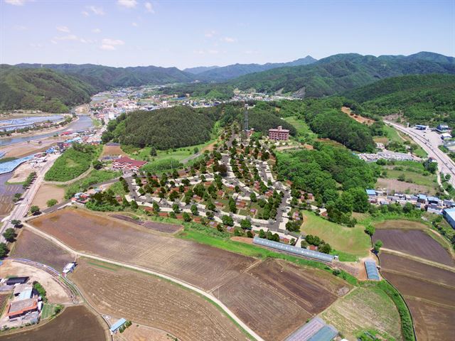 ㈜더필란디앤씨가 경기 양평군 청운면에 분양 중인 ‘숲속 과수마을 더필란’ 조감도. ㈜더필란디앤씨 제공