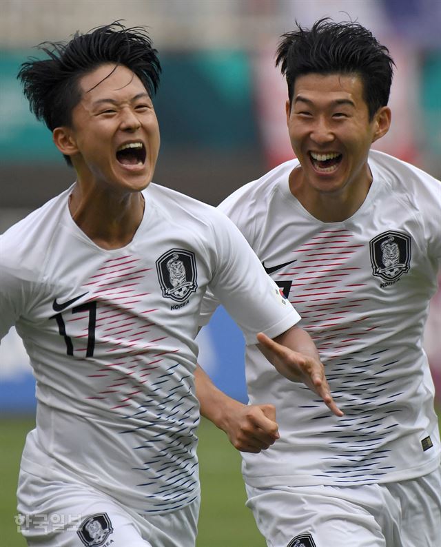 '2018 자카르타ㆍ팔렘방 아시안게임' 남자 축구 4강전 한국대 베트남 경기에서 전반 8분 이승우가 첫골을 성공시키고 환호하고 있다. 보고르(인도네시아)=서재훈 기자