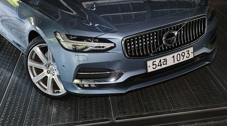 Volvo S90 D5 AWD (4)