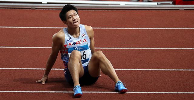 2018 자카르타-팔렘방 아시안게임 남자 200m 결승 경기가 열린 29일(현지시각) 오후 인도네시아 자카르타 겔로라 붕 카르노(GBK) 메인 스타디움에서 4위를 한 김국영이 아쉬워하고 있다. 뉴시스