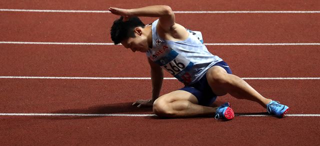 2018 자카르타-팔렘방 아시안게임 남자 200m 결승 경기가 열린 29일(현지시각) 오후 인도네시아 자카르타 겔로라 붕 카르노(GBK) 메인 스타디움에서 4위를 한 김국영이 아쉬워하고 있다. 뉴시스