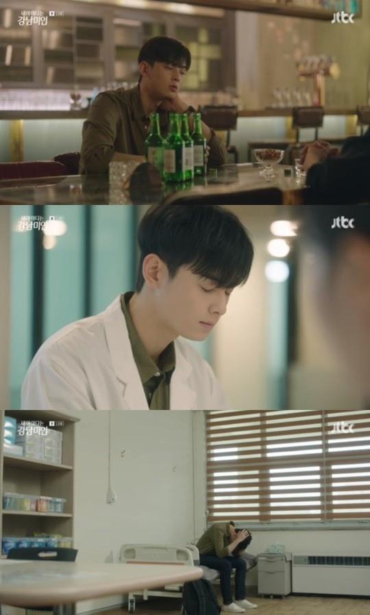 ‘내 아이디는 강남미인’ 차은우가 숙취에 시달렸다. JTBC 방송 캡처