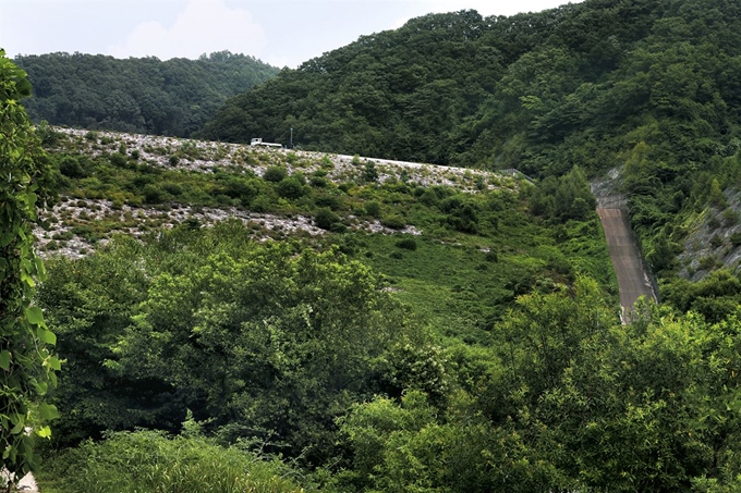 전북 장수 장안산 서남쪽 기슭에는 길이 5.4㎞의 계곡 길이 있다. 연합뉴스