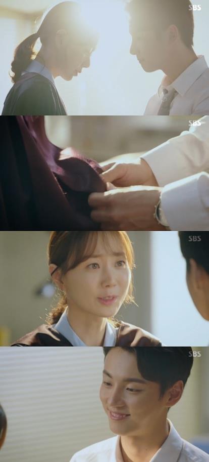 ‘친애하는 판사님께’ 이유영이 법복을 입었다. SBS 방송 캡처