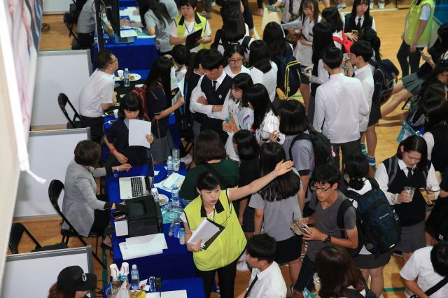 제주도와 제주YWCA 청년일자리지원센터는 하반기 취업시즌을 맞아 ‘2018 도민행복 일자리박람회’와 ‘청년Dream 취업박람회’를 잇따라 개최한다. 제주도 제공.