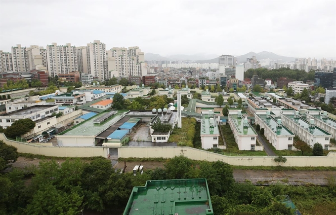 21일 정부가 발표한 수도권 주택공급 확대방안의 공공택지 개발 대상지에 포함된 옛 성동구치소 부지. 서울 송파구 가락동 162번지 일대(5만8천㎡)로 주택 1천30호가 공급된다. 연합뉴스