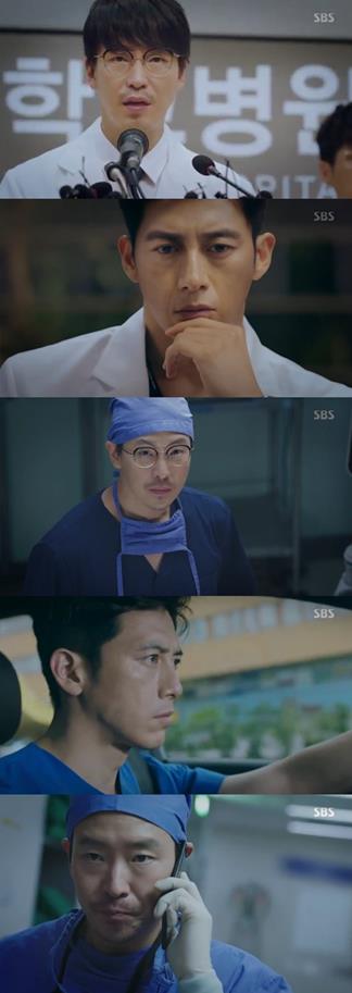 ‘흉부외과’ 고수와 염기준이 갈등을 빚었다. SBS 방송 캡처