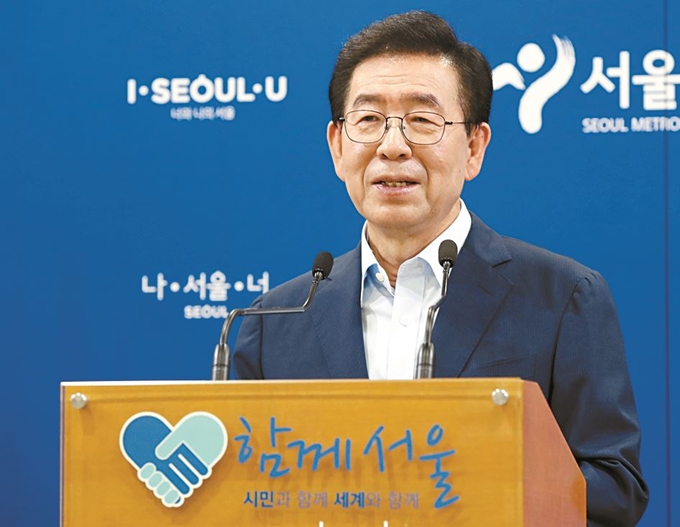 박원순 서울시장이 지난달 21일 서울 중구 서울시청 브리핑룸에서 방북 소회를 밝히고 있다. 연합뉴스