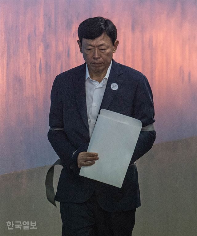 신동빈 롯데그룹 회장이 8월 29일 서울고법에서 열린 항소심 결심공판에 출석하고 있다. 류효진 기자