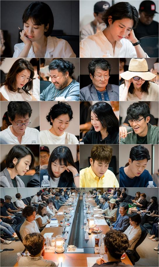 송혜교와 박보검의 대본 리딩 현장이 공개됐다. tvN 제공