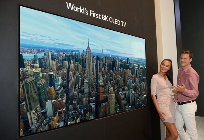 LG전자가 IFA 2018에서 선보인 세계 최초 8K OLED TV의 화면 크기는 88인치다. LG전자 제공