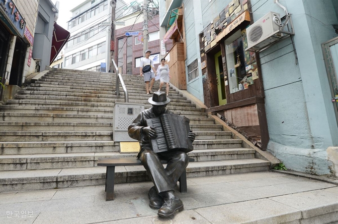 부산 중구 중앙동 40계단 일대에 조성된 원도심 문화예술 창작공간 '또따또가'. 부산=전혜원 기자