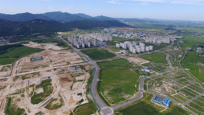 내포 신도시 첨단산업단지 조성 현장 전경. 충남도 제공.