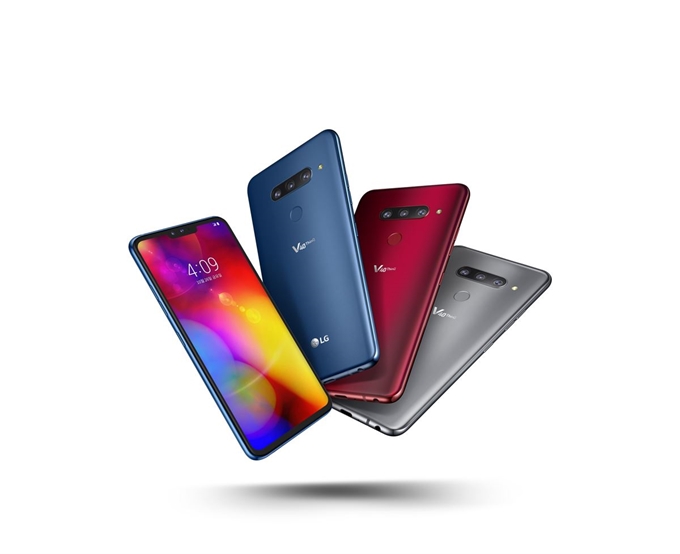 후면 3개에 전면 2개 카메라가 탑재된 LG V40 씽큐. LG전자 제공