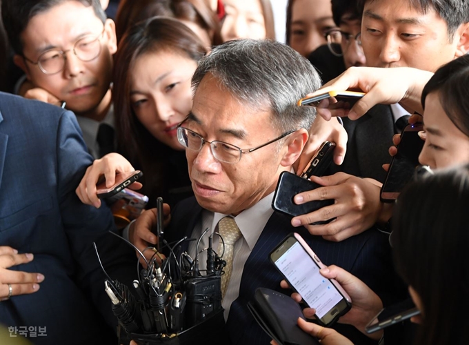 15일 오전 서울 서초구 중앙지검에 임종헌 전 법원행정처 차장이 사법행정권 남용 관련 피의자 신분으로 소환되고 있다. 홍인기 기자