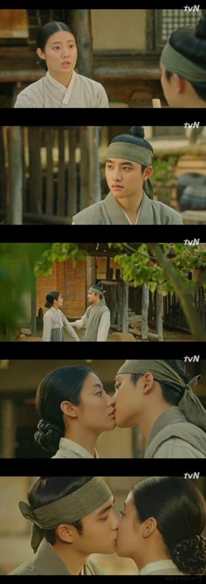 도경수가 남지현에게 키스했다. tvN 방송 캡처