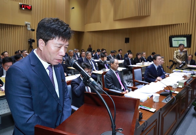 김태호 서울교통공사 사장이 22일 오전 서울 태평로 서울시청 대회의실에서 열린 국회 국토교통위원회의 서울특별시 국정감사에 출석, 질의에 답하고 있다. 연합뉴스