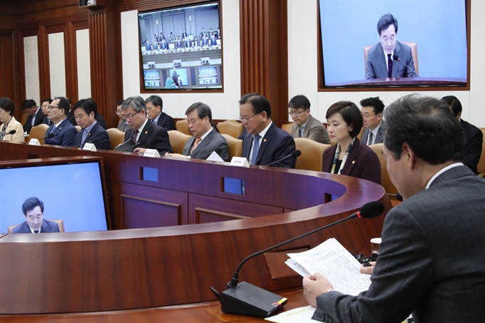 이낙연 국무총리가 24일 서울 세종로 정부서울청사에서 주재한 국정현안점검조정회의에서 발언하고 있다. 연합뉴스