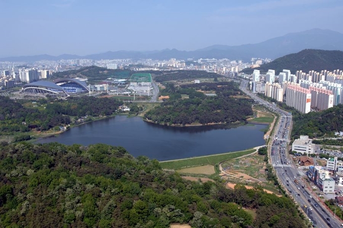 장기미집행 도시계획시설인 광주 서구 중앙근린공원 전경. 광주시 제공