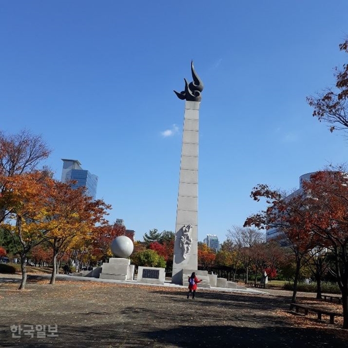 [저작권 한국일보]서구 둔지미공원에 세워진 3.8민주의거 기념탑.