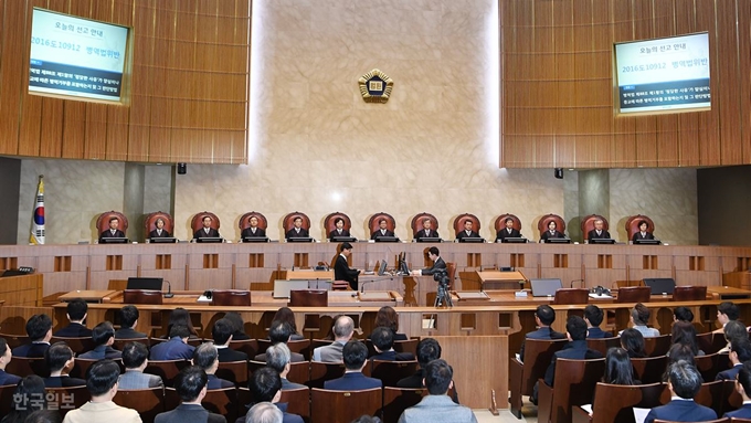 1일 오전 서울 서초구 대법원에서 열린 양심적 병역거부자의 병역법 위법 관련 선고를 위한 대법원 전원합의체에 김명수 대법원장등 대법관들이 참석해 있다. 신상순 선임기자