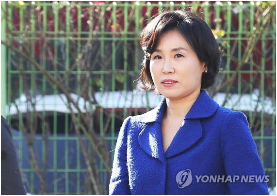 이재명 경기지사의 부인 김혜경 씨가 '혜경궁 김씨' 트위터 계정의 소유주 논란과 관련 피고발인 신분으로 조사를 받기 위해 2일 오전 경기도 수원시 경기남부지방경찰청으로 출석하고 있다. 연합뉴스