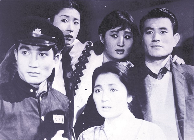 신성일씨의 데뷔작 '로맨스 빠빠'(1960)