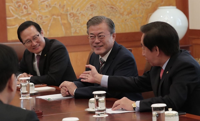 5일 오전 청와대 본관에서 열린 여야정 협의체회의에서 김성태 자유한국당 원내대표가 모두 발언을 하고 있다. 청와대사진기자단