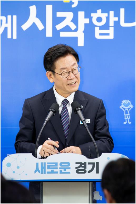 이재명 경기지사가 5일 내년도 예산안의 특징을 설명하고 있다. 경기도 제공