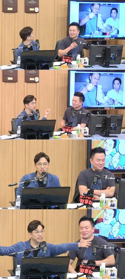 ‘컬투쇼’ 이적이 스페셜 DJ로 출연했다. SBS 보이는 라디오 제공