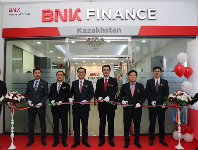 BNK캐피탈은 6일 오전 카자흐스탄 알마티에서 ‘BNK캐피탈 카자흐스탄 현지 법인(MFO BNK Finance Kazakhstan LLP) 개소식’을 가졌다.