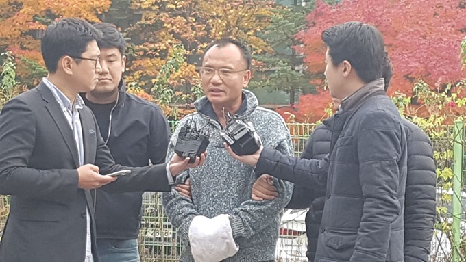 양진호 한국미래기술 회장이 경찰에 전격 체포됐다. 기자들의 질문을 받고 있다. 임명수 기자