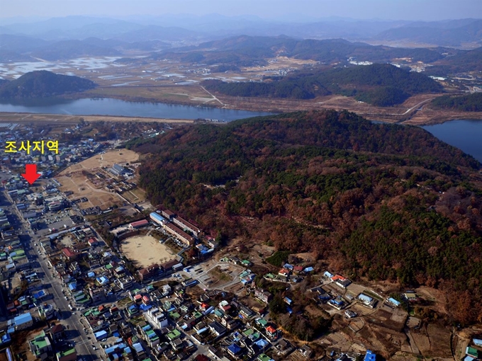 관북리 유적 조사지역. 화살표 오른쪽이 관북리 유적이다. 문화재청